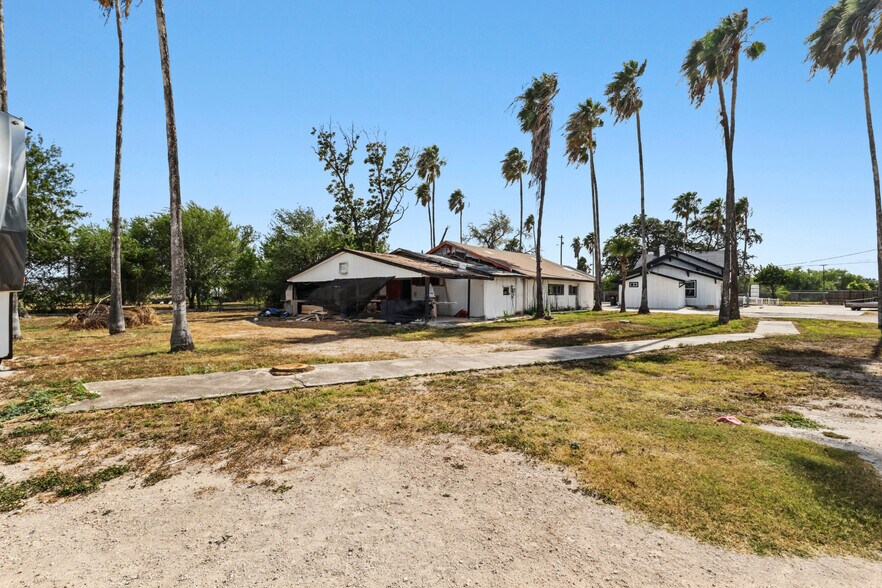 More Photos Of 502 S Pleasantview Dr, Weslaco General Retail For Sale