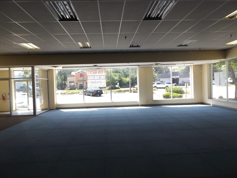 More Photos Of 279-297 N Northwest Hwy, Palatine Storefront For Lease