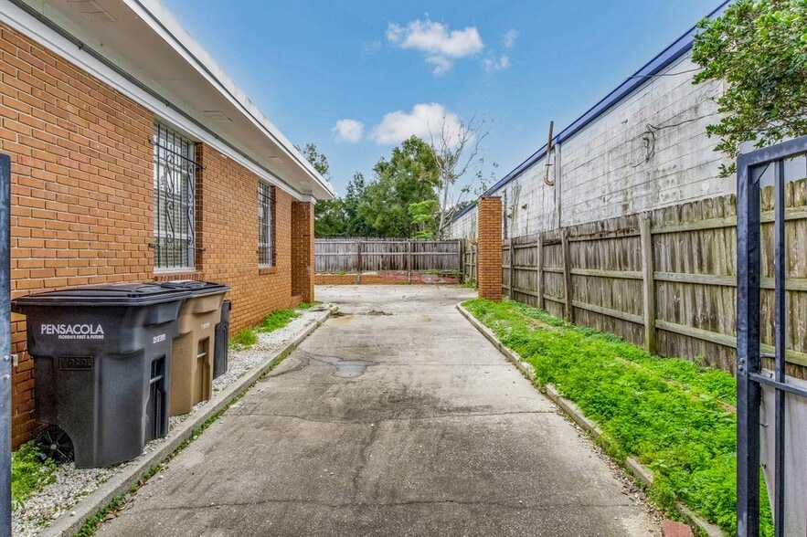 More Photos Of 2220 N Palafox St, Pensacola Medical For Sale