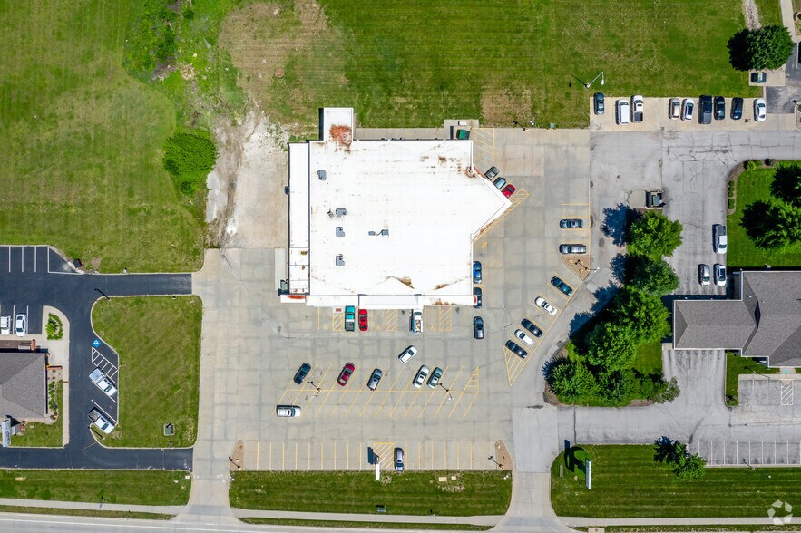 More Photos Of 1103 S US Highway 169, Smithville Storefront Retail Office For Lease