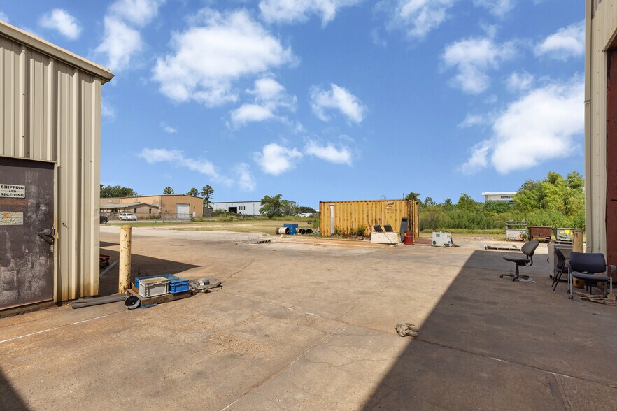 More Photos Of 9834 Windmill Park Ln, Houston Warehouse For Sale