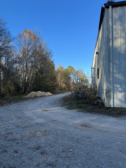 More Photos Of 700 Industrial Park Dr, Selmer Manufacturing For Sale