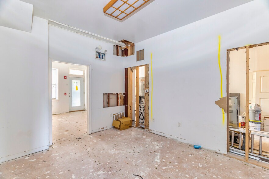 More Photos Of 121 N Broad St, Woodbury Apartments For Lease