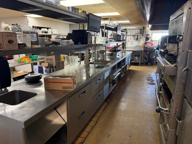 More Photos Of 1025 N Sherman Ave, Madison Freestanding For Lease