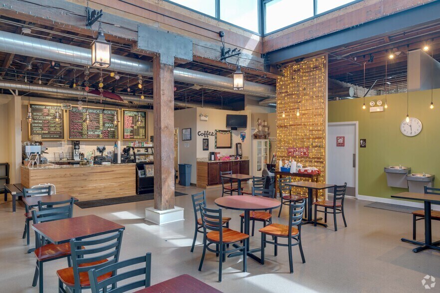 More Photos Of 1809 W Webster Ave, Chicago General Retail For Sale