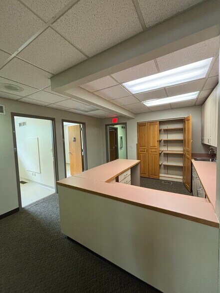 More Photos Of 600 Memorial Dr, Bella Vista Office For Lease