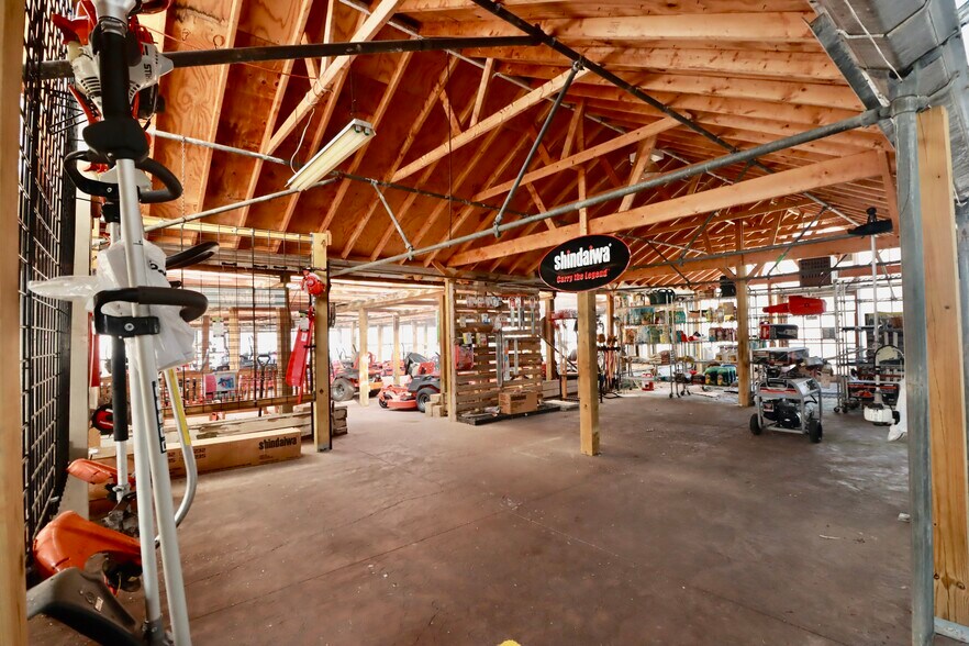 More Photos Of 8265 Euclid Chardon Rd, Kirtland Garden Center For Sale
