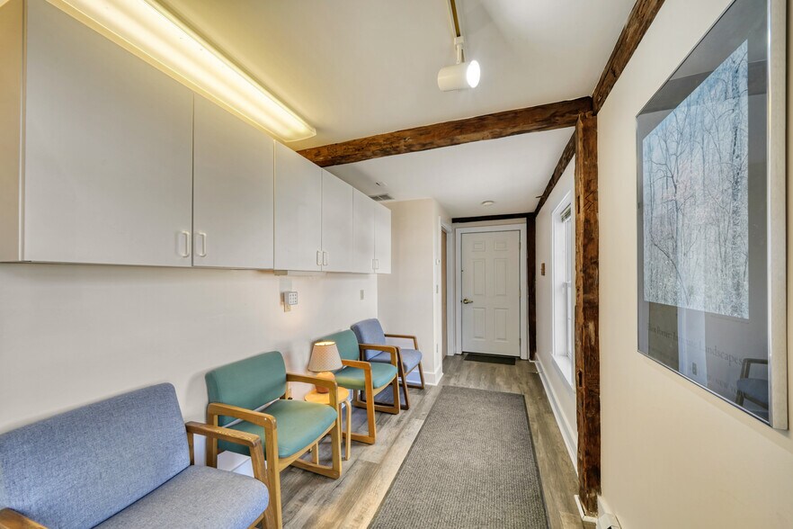 More Photos Of 11 Beaver Meadow Rd, Norwich Office For Sale