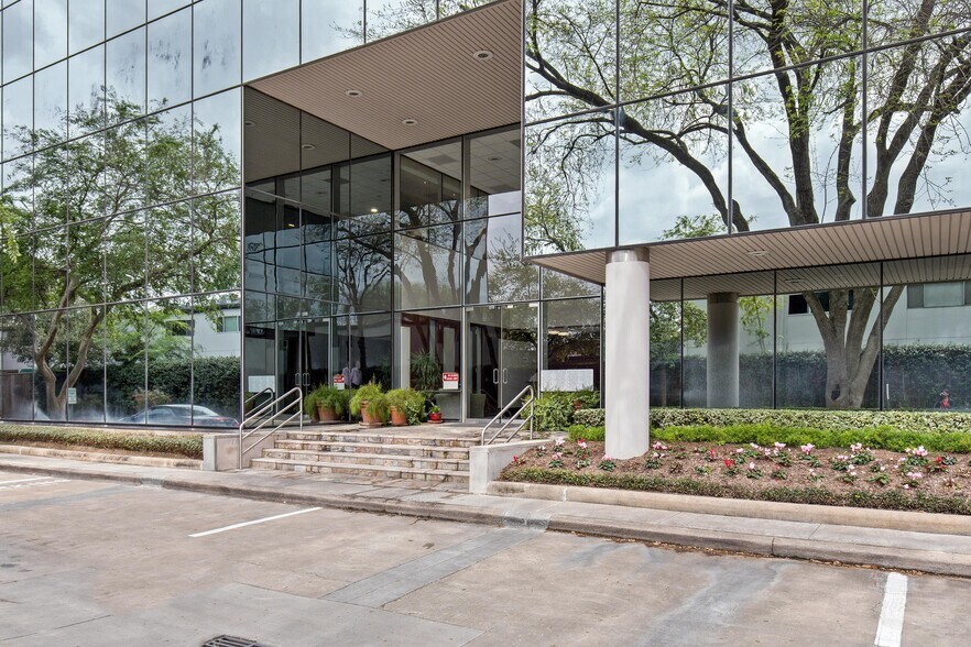 More Photos Of 1220 Augusta Dr, Houston Office For Lease