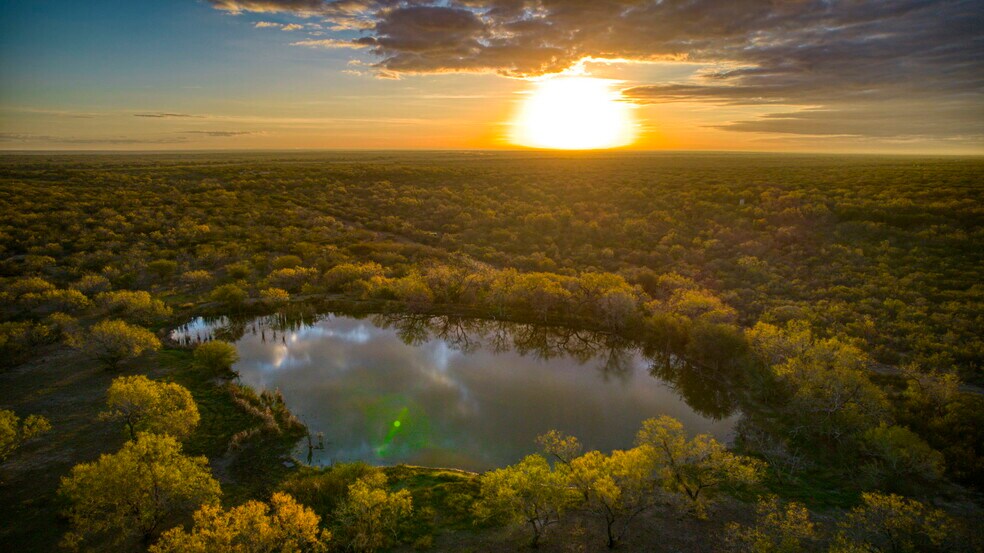 More Photos Of County Road 422, Pleasanton Land For Sale