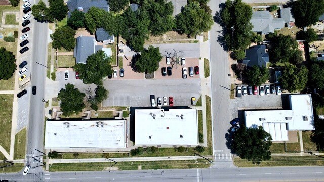 More Photos Of 605-701 E University Ave, Georgetown Storefront Retail Office For Sale