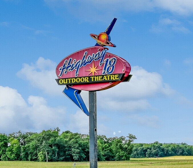 More Photos Of W6423 US-18, Jefferson Drive In Movie For Sale