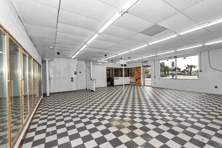 More Photos Of 1220 S Washington Ave, Titusville Convenience Store For Lease