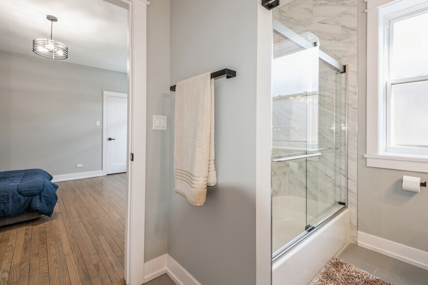 More Photos Of 1535 W Estes Ave, Chicago Multifamily For Sale