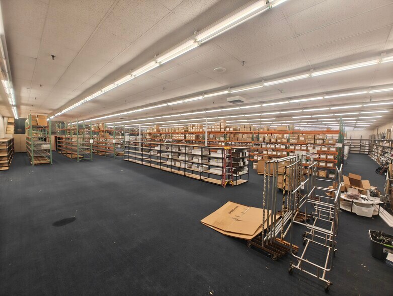 More Photos Of 3216 E Cactus Rd, Phoenix Freestanding For Lease
