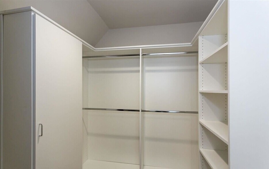 More Photos Of 911 Creekside Ct, Helena Storefront Retail Residential For Sale