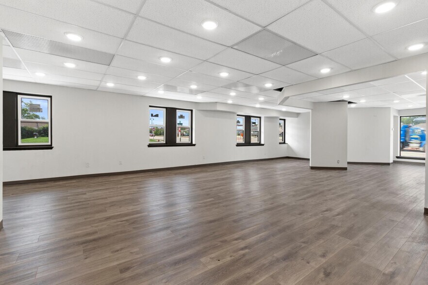 More Photos Of 6080-6090 S 108th St, Hales Corners Office For Sale