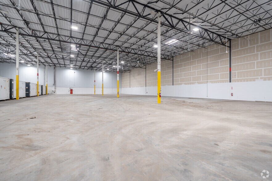 More Photos Of 9851 Fallbrook Pines Dr, Houston Warehouse For Lease