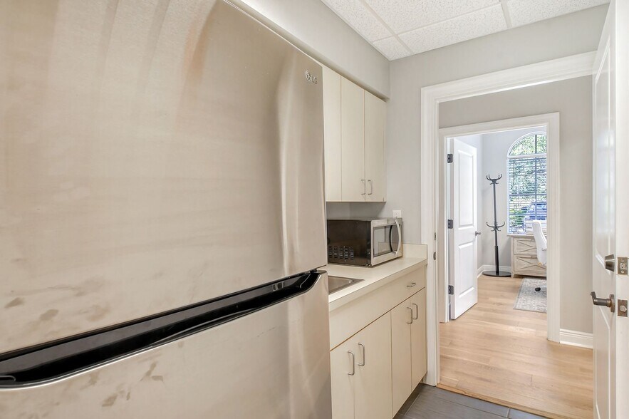 More Photos Of 2639 Fruitville Rd, Sarasota Medical For Sale