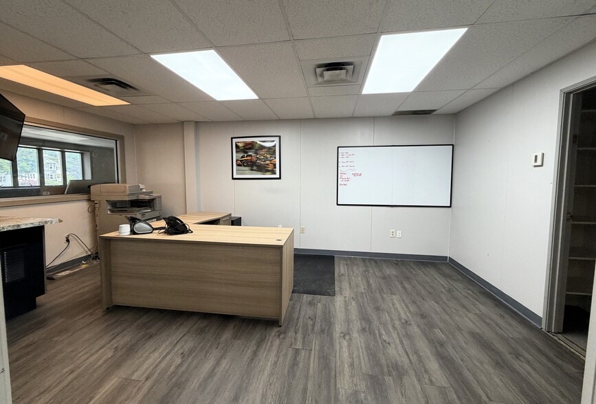 More Photos Of 301 N 9th St, Stroudsburg Auto Dealership For Lease