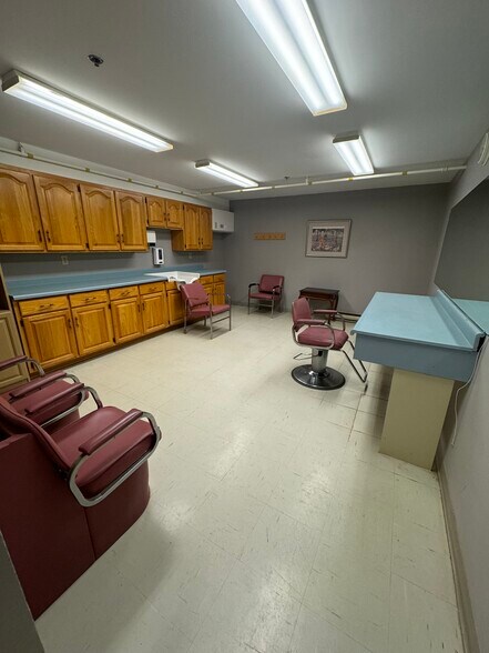 More Photos Of 725 Gibralter St, Norfolk Flex For Sale