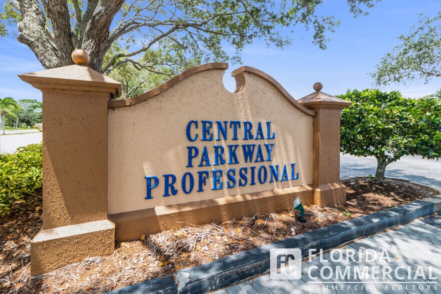 More Photos Of 907-943 SE Central Pky, Stuart Medical For Lease