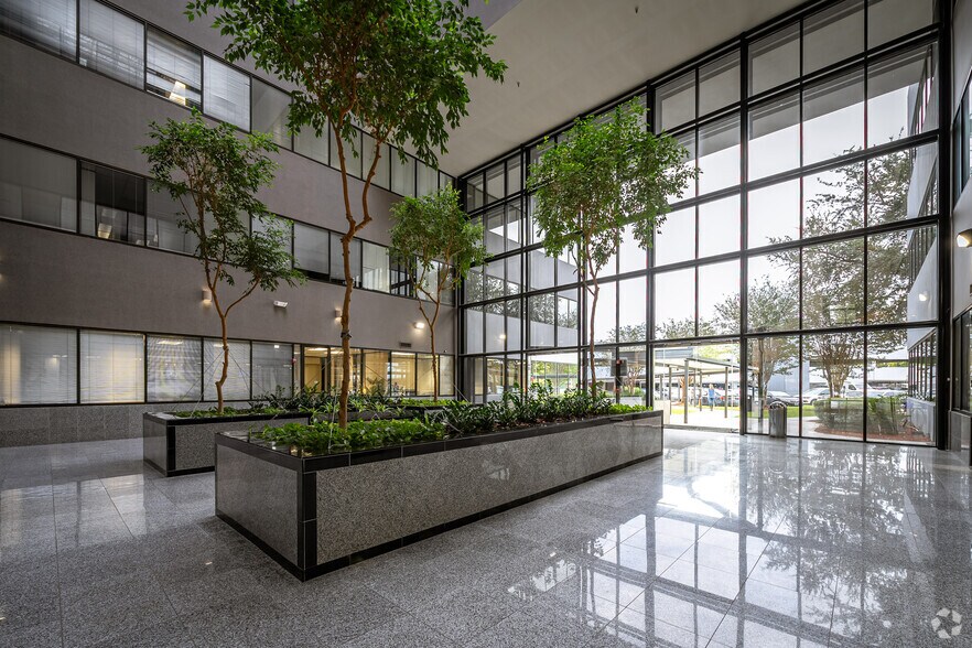 More Photos Of 2825 Wilcrest Dr, Houston Office For Lease