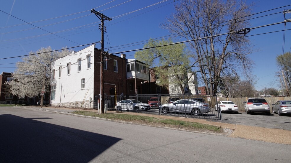 More Photos Of 1368 McCausland Ave, Saint Louis Office For Sale