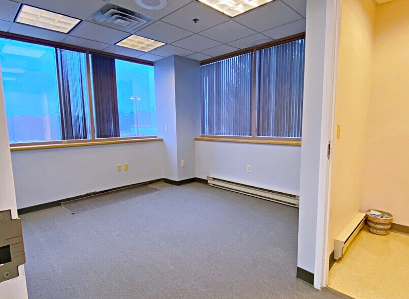 More Photos Of 3 Woodland Rd, Stoneham Medical For Lease