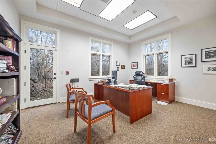 More Photos Of 400 Knoll St, Wheaton Office For Sale