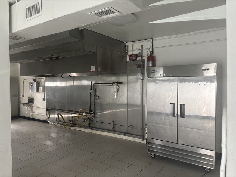 More Photos Of 2211 N Dixie Hwy, Lake Worth Freestanding For Lease
