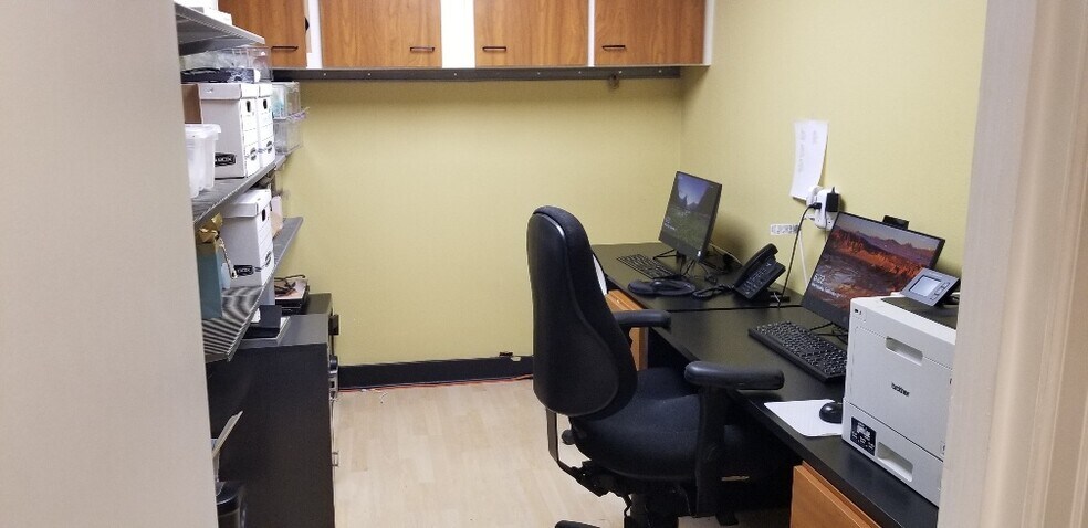 More Photos Of 536 5th Ave W, Seattle Office Residential For Sale