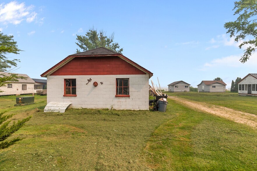 More Photos Of 138 E Front St, Marquette Trailer Camper Park For Sale