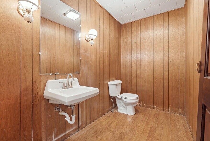 More Photos Of 104 W Main St, Albion General Retail For Sale
