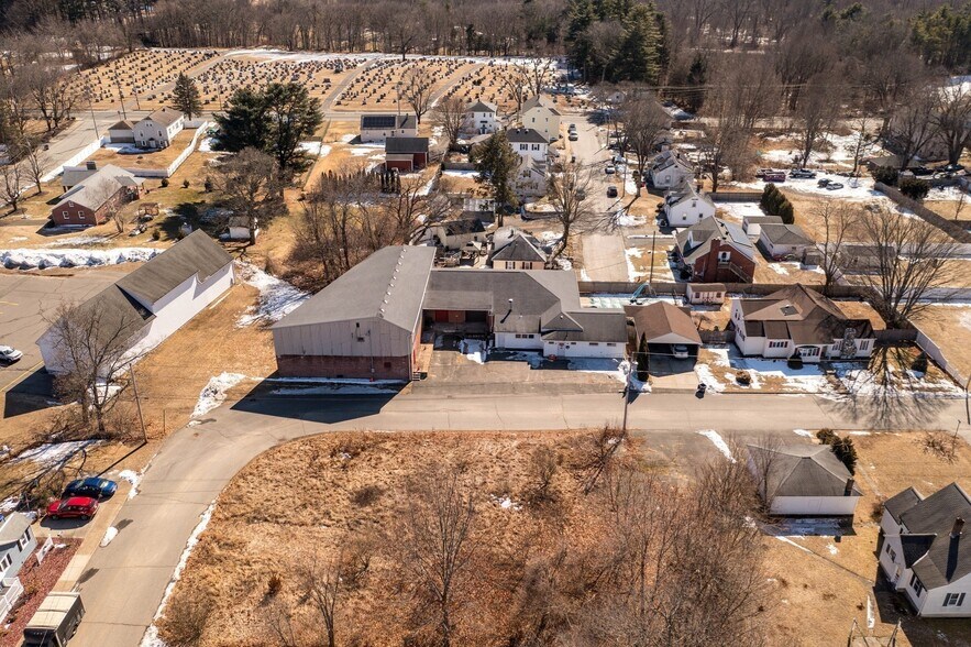 More Photos Of 2025 Pine St, Palmer Warehouse For Sale