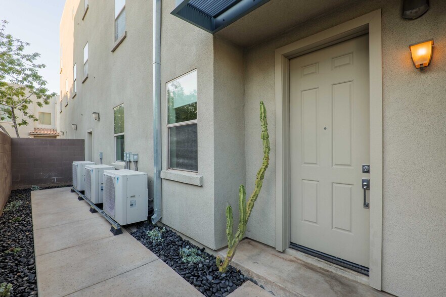More Photos Of 610 E Roosevelt St, Phoenix Storefront Retail Residential For Sale