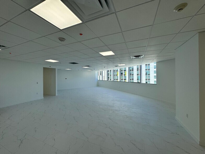More Photos Of 2920 NE 207th St, Aventura Office Residential For Lease