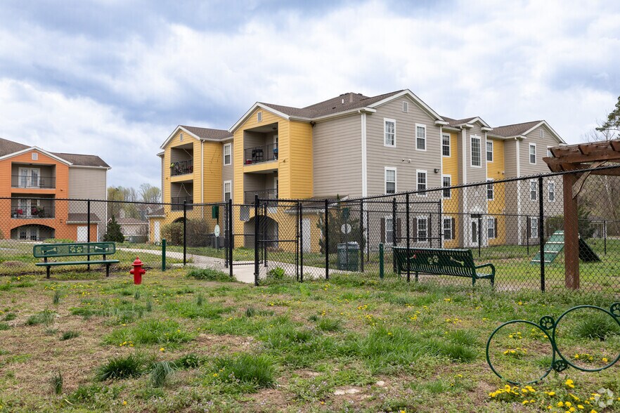 More Photos Of 500 Saluki Blvd, Carbondale Apartments For Sale