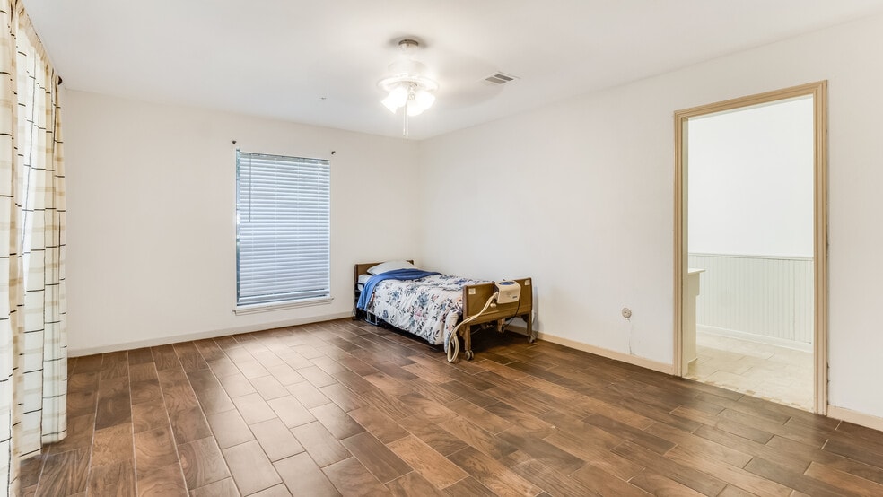 More Photos Of 5807 Old Lodge Dr, Houston Assisted Living For Sale