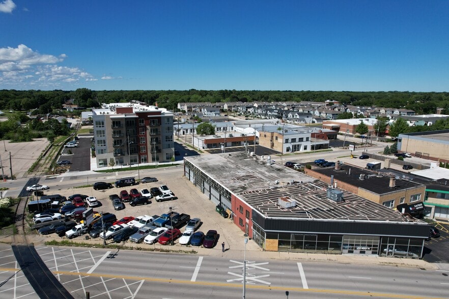 More Photos Of 660–670 E Northwest Hwy, Arlington Heights Auto Dealership For Sale
