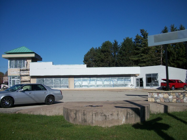 More Photos Of 2807 Lake Michigan Dr NW, Grand Rapids General Retail For Lease