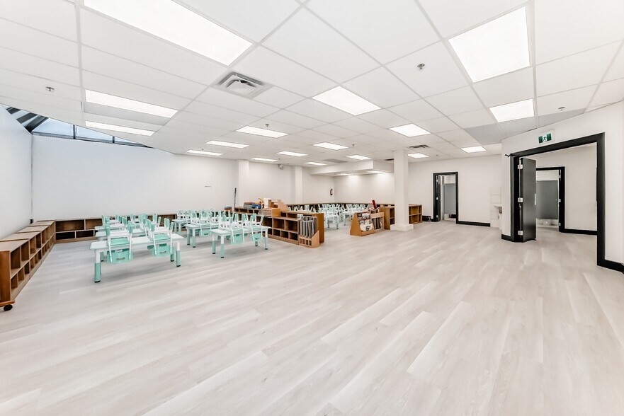 More Photos Of 1015 Centre St NW, Calgary Storefront Retail Residential For Sale