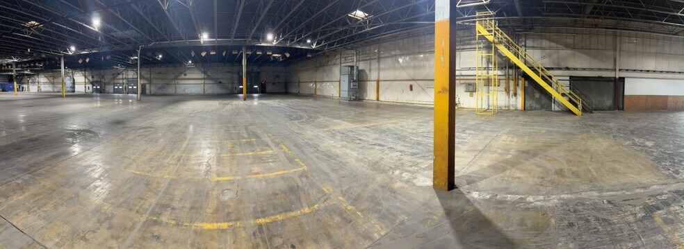 More Photos Of 1675 NE 51st Ave, Des Moines Warehouse For Lease