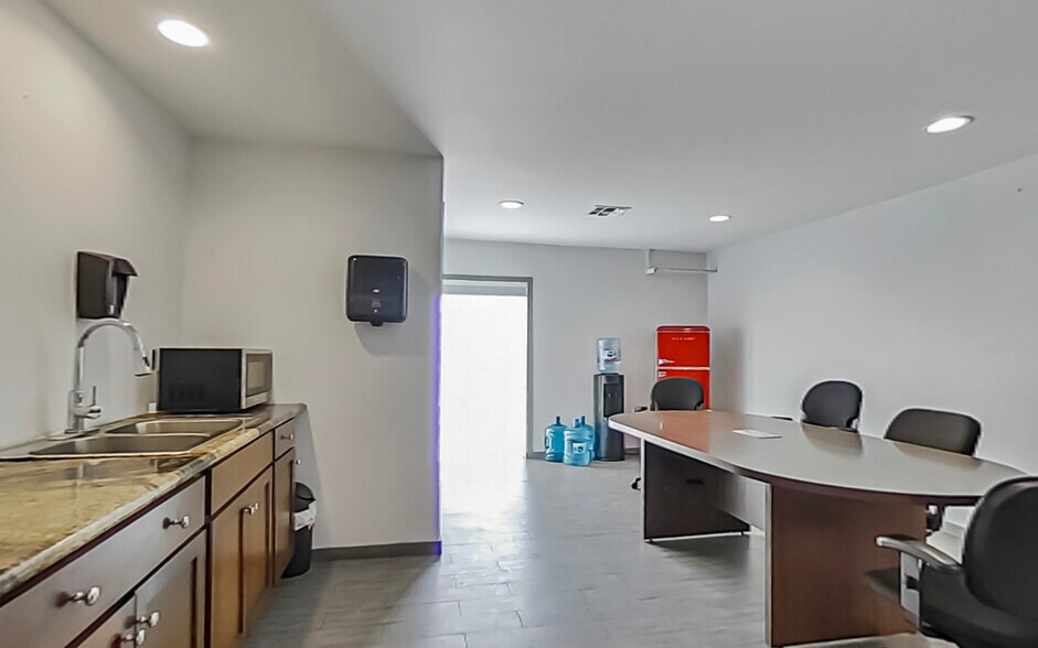 More Photos Of 3414 N 27th Ave, Phoenix Service For Sale