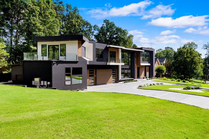 More Photos Of 2401 Greenglade Rd NE, Atlanta Specialty For Sale