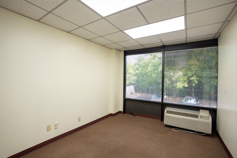 More Photos Of 333 Waller Ave, Lexington Medical For Sale