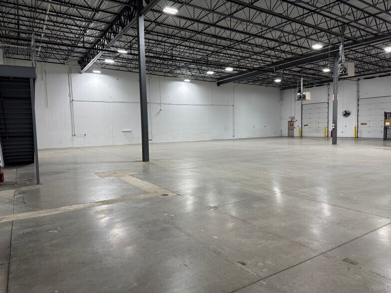 More Photos Of 1605 Rock Creek Blvd, Joliet Distribution For Lease