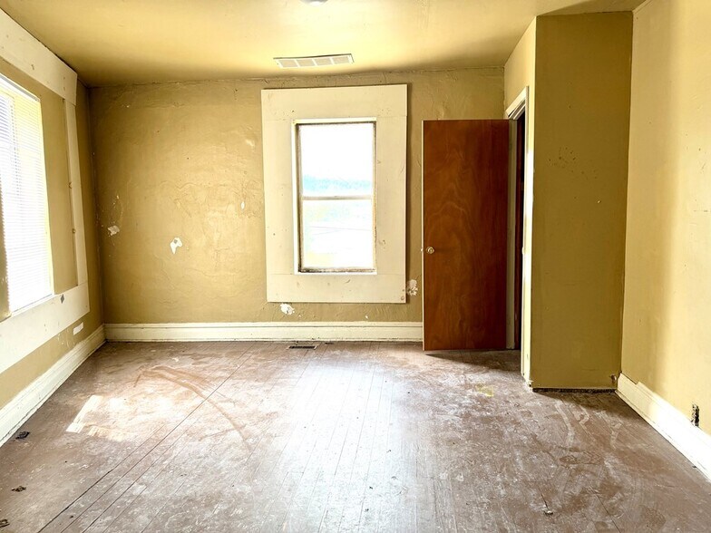 More Photos Of 484 Route 302, West Van Lear Specialty For Sale