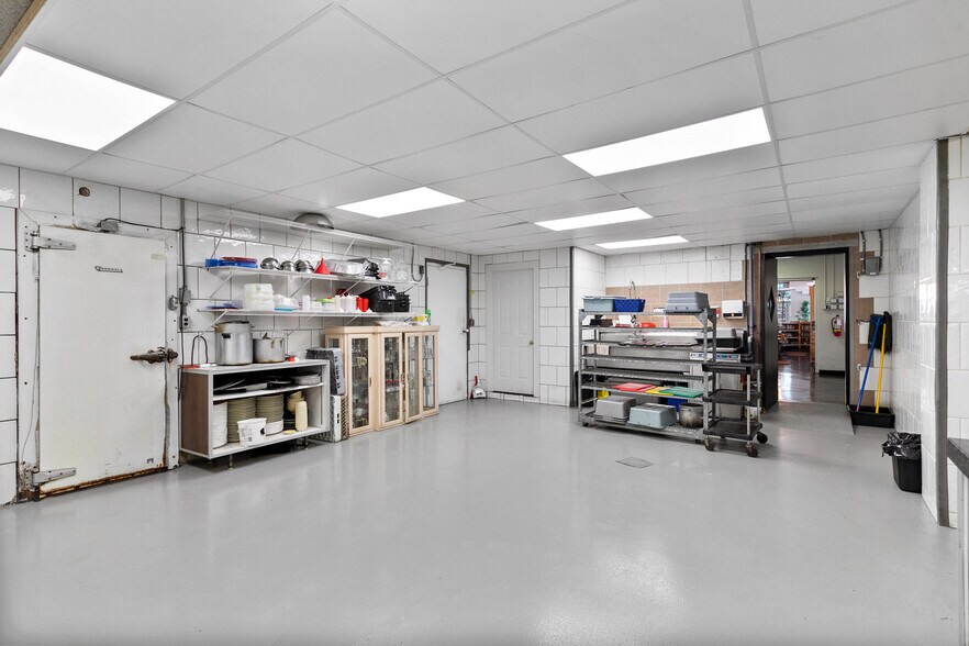 More Photos Of 839 Erie E, Windsor Restaurant For Sale