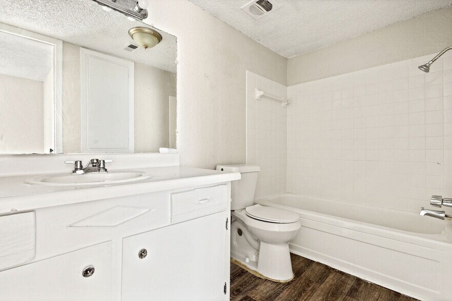 More Photos Of 7550 NW 10th St, Oklahoma City Apartments For Sale
